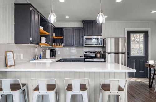 Kyle House | 5 Homes | River Walk | Fire Pit | Group Getaway!