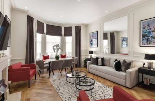 Campden Apartment | 5★ Kensington Apartment | Chic, Spacious, Prime Location