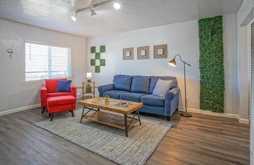 University Heights Apartment | #5: King bed, 1bd/1ba, Walk to UNM & restaurants!