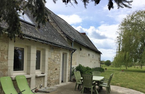Villebernier House | 5 km from Saumur, 16th century farmhouse in the countryside.