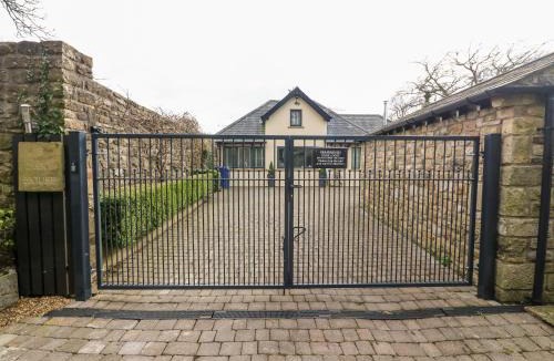 Fourstones Near Bentham House | 5 Lake House