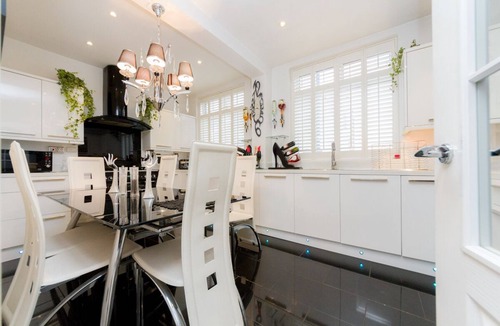 Graveney Apartment | 5* Luxury Spacious Apartment