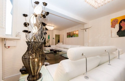 Graveney Apartment | 5* Luxury Spacious Apartment