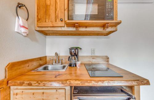 Ruidoso Apartment | 5 Mi to Alto Lake! Pet-Friendly Ruidoso Studio