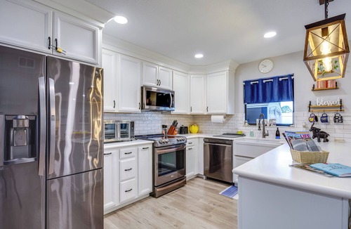 Jupiter Village House | 5 Mi to Beach: Jupiter Townhome w/Pool Access