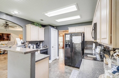 Morgans Point Resort House | 5 Mi to Belton Lake: Peaceful Home w/Hot Tub