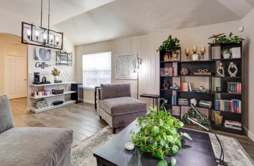 Cedar Hill House | 5 Mi to Cedar Hill SP & Joe Pool Lake: Family Home
