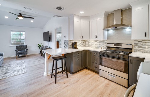 Northwest Los Angeles Heights Cottage | ~ 5 Mi to Downtown: Modern San Antonio Cottage