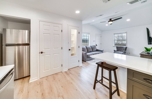 Northwest Los Angeles Heights Cottage | ~ 5 Mi to Downtown: Modern San Antonio Cottage