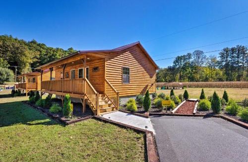 Cherokee House | 5 Mi to Dtwn: Bryson City Cabin w/Resort Perks!