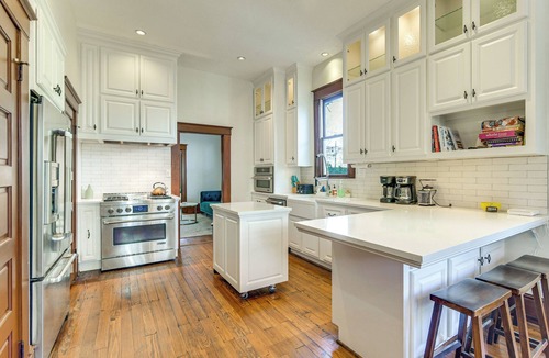 Greater Heights House | 5 Mi to Dtwn Houston: Charming Gem w/Patio & Yard