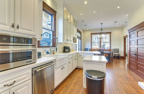 Greater Heights House | 5 Mi to Dtwn Houston: Charming Gem w/Patio & Yard