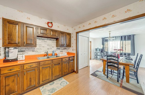 Loves Park House | 5 Mi to Dtwn Rockford: Pet-Friendly Home w/Yard!