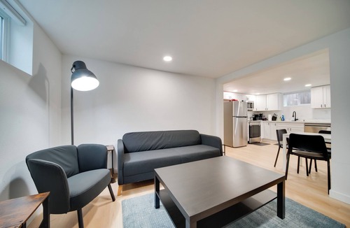 South Seattle Apartment | 5 Mi to Dtwn Seattle: Pet-Friendly Apt