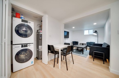 South Seattle Apartment | 5 Mi to Dtwn Seattle: Pet-Friendly Apt