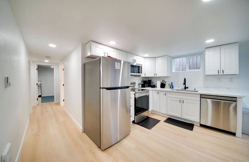 South Seattle Apartment | 5 Mi to Dtwn Seattle: Pet-Friendly Apt