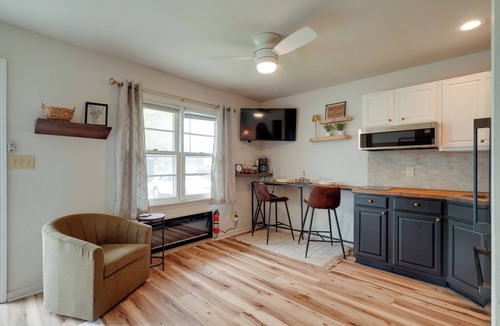 Ironton Condo | 5 Mi to Elephant Rocks State Park! Quaint Condo