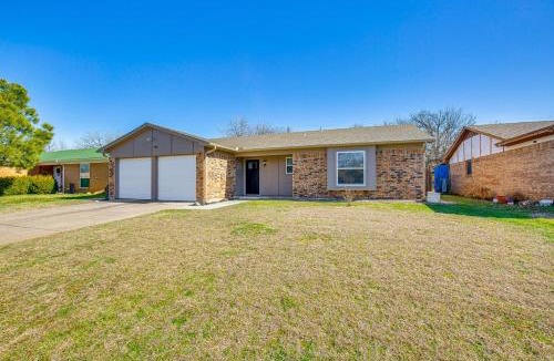 Haltom City House | 5 Mi to Fort Worth Stockyards: Home w/Yard!