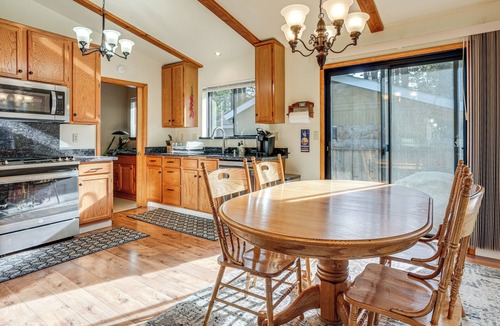 Sierra Tract House | 5 Mi to Heavenly Resort: Cozy Home w/Fenced Yard