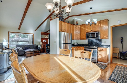 Sierra Tract House | 5 Mi to Heavenly Resort: Cozy Home w/Fenced Yard
