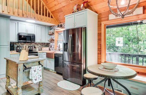 Sautee Nacoochee Cottage | 5 Mi to Helen: Hideaway w/Deck & Grill!