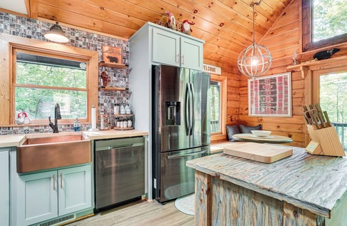 Sautee Nacoochee Cottage | 5 Mi to Helen: Hideaway w/Deck & Grill!