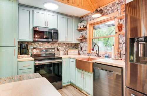 Sautee Nacoochee Cottage | 5 Mi to Helen: Hideaway w/Deck & Grill!