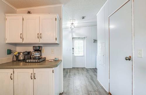 Homosassa Cottage | 5 Mi to Homosassa Springs Park: Home w/Yard!