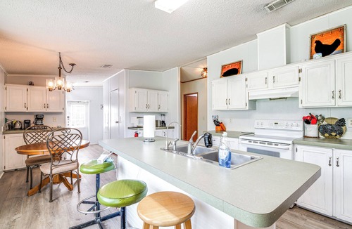 Homosassa Cottage | 5 Mi to Homosassa Springs Park: Home w/Yard!