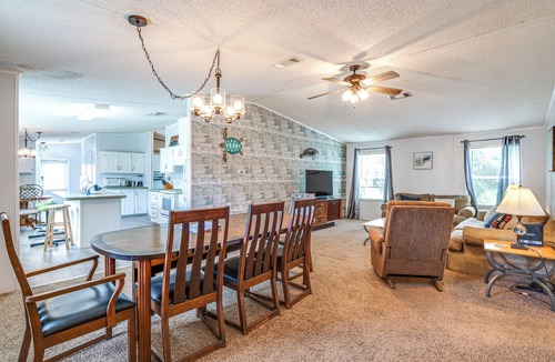 Homosassa Cottage | 5 Mi to Homosassa Springs Park: Home w/Yard!