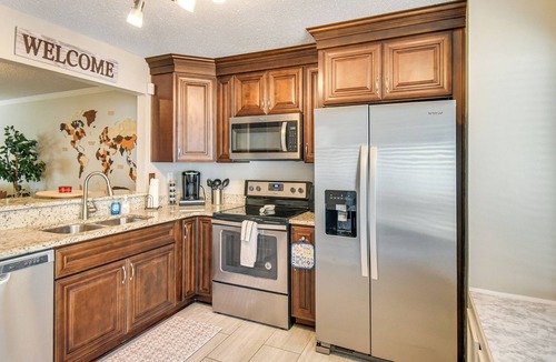 Virginia Beach House | 5 Mi to NAS Oceana: Townhome w/Fenced Yard!