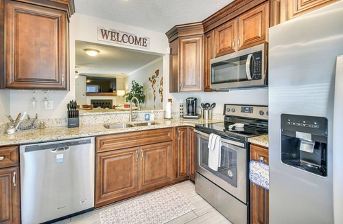 Virginia Beach House | 5 Mi to NAS Oceana: Townhome w/Fenced Yard!