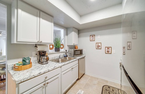 Tulsa House | 5 Mi to Route 66 Fun! Tulsa Towhome w/Game Room