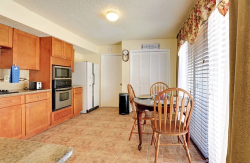 Stafford House | 5 Mi to Sugar Land: Houston Area Home w/Yard!