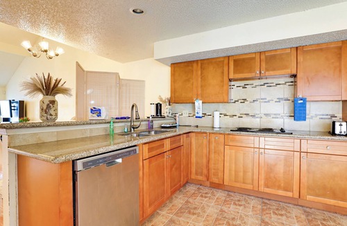 Stafford House | 5 Mi to Sugar Land: Houston Area Home w/Yard!