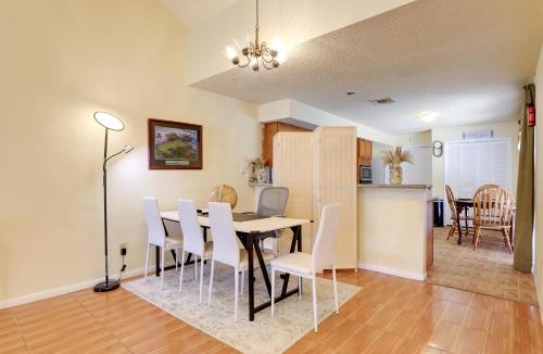 Stafford House | 5 Mi to Sugar Land: Houston Area Home w/Yard!