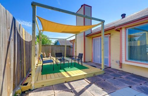 Stafford House | 5 Mi to Sugar Land: Houston Area Home w/Yard!
