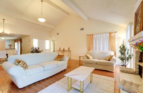 Stafford House | 5 Mi to Sugar Land: Houston Area Home w/Yard!