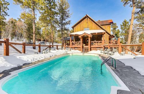 Deadwood House | 5 Mi to Terry Peak: Spacious Lead Cabin w/Hot Tub