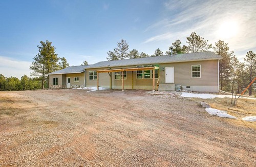 Hot Springs House | 5 Mi to Town: Mtn-View Gem w/Deck in Hot Springs