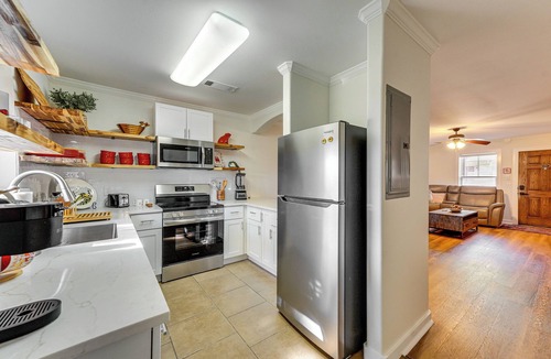 Johnson Apartment | 5 Mi to Univ of Arkansas: Cozy Townhome w/Deck