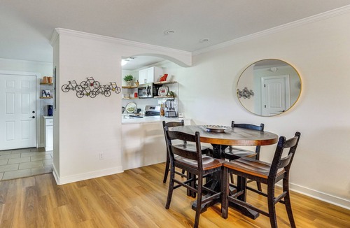 Johnson Apartment | 5 Mi to Univ of Arkansas: Cozy Townhome w/Deck