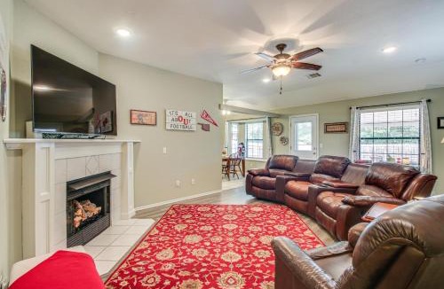 Norman House | 5 Mi to University of Oklahoma: Home w/Patio!