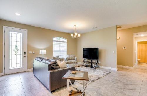 Brooksville House | 5 Mi to Weeki Wachee Springs! Poolside Retreat