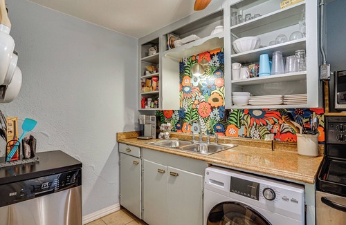 Fort Worth House | 5 Mi to Will Rogers Center! Private Oasis w/Grill