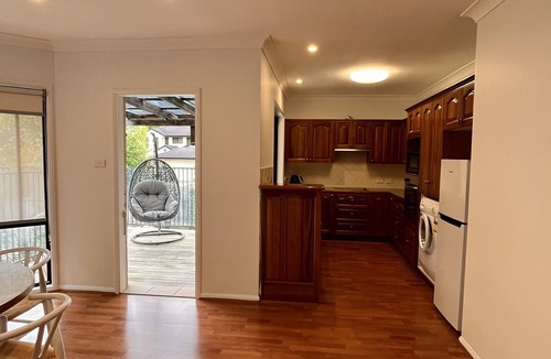 Terrigal Apartment | 5 min drive from Terrigal Beach. Modern apartment.