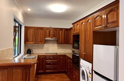 Terrigal Apartment | 5 min drive from Terrigal Beach. Modern apartment.