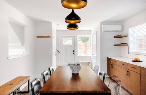Blackshear-Prospect Hill House | 5 Min from Moody - The Eastside Gem