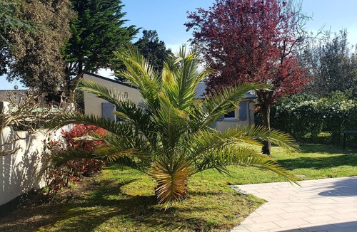 Guerande House | 5 min from the beach (15 min walk). House sleeps 9, garden 200 m2, quiet location