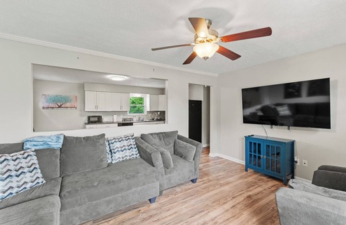 Williamstown House | 5 Min to Ark! Quiet and Comfy!